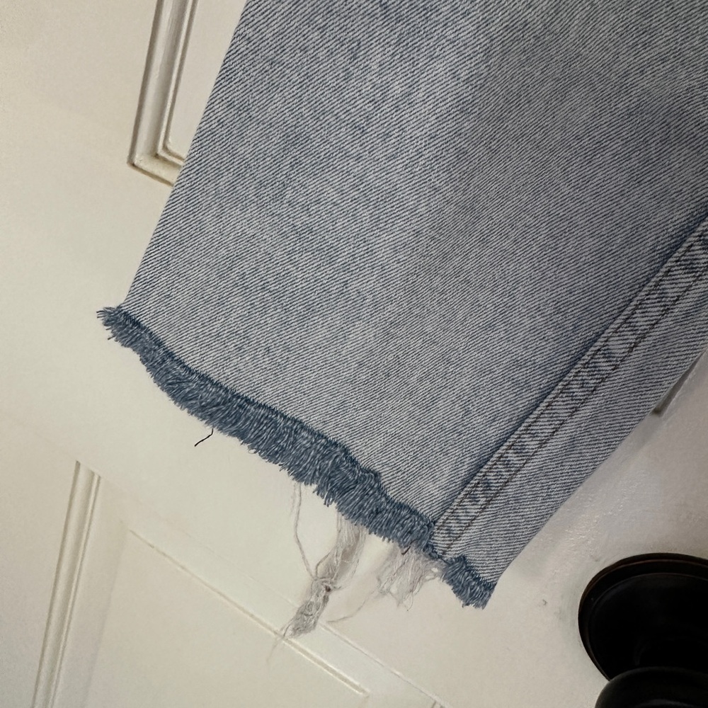 - Levi’s 512. Light wash cut off - Picture 5 of 6